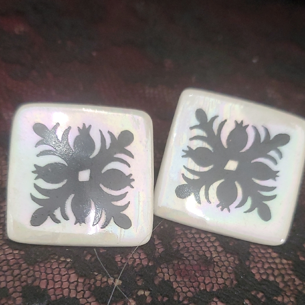 Elegant Black and White Ceramic Earrings DD